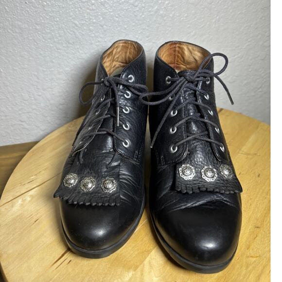 ARIAT Women's Black Leather Ankle Boots Lace Up Concho Kiltie 16002 Size 7 - Picture 4 of 8